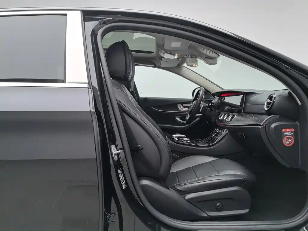 Mercedes-Benz E-Class — миниатюра 23