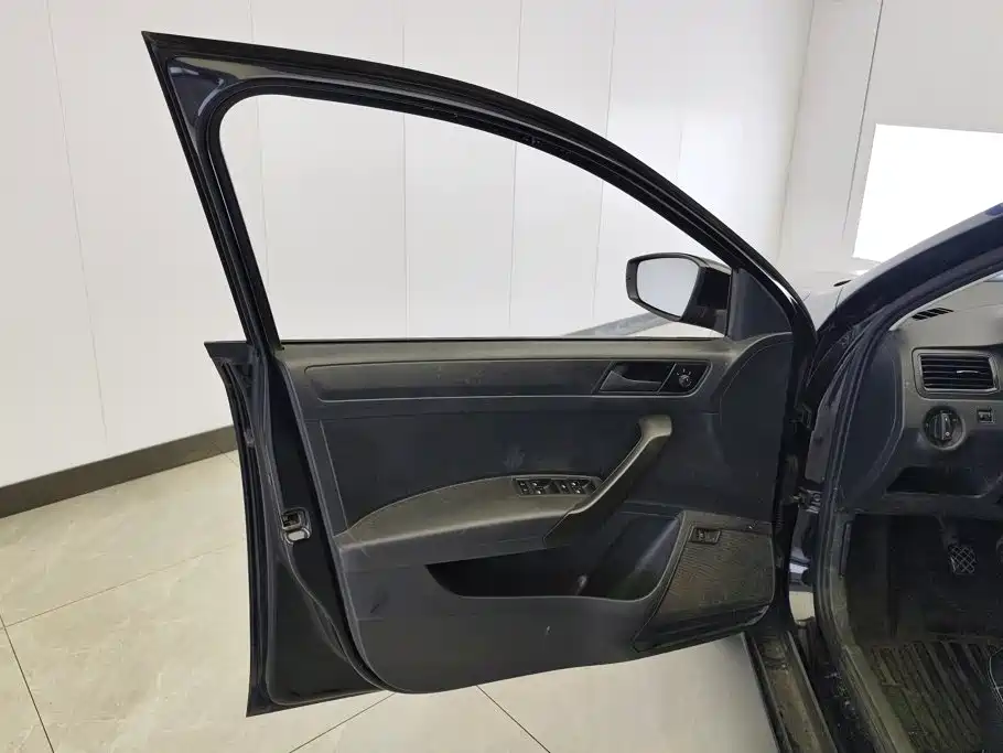 Volkswagen Santana — миниатюра 7
