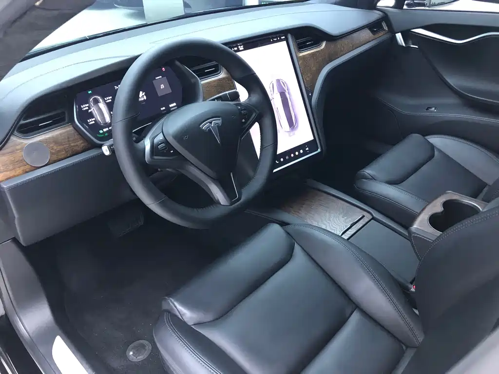 Tesla Model S — миниатюра 9