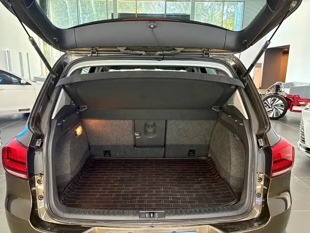 Volkswagen Tiguan — миниатюра 8