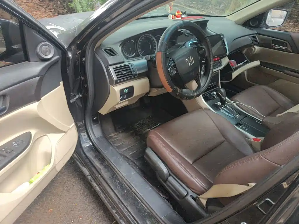 Honda Accord — миниатюра 12