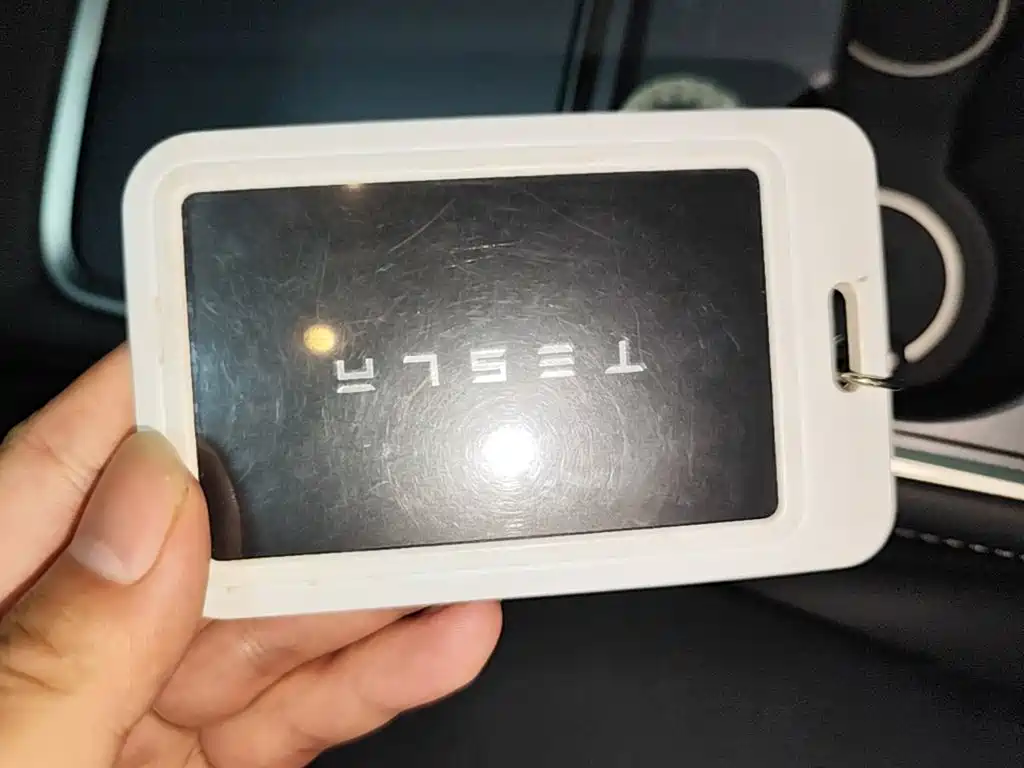 Tesla Model Y — миниатюра 9