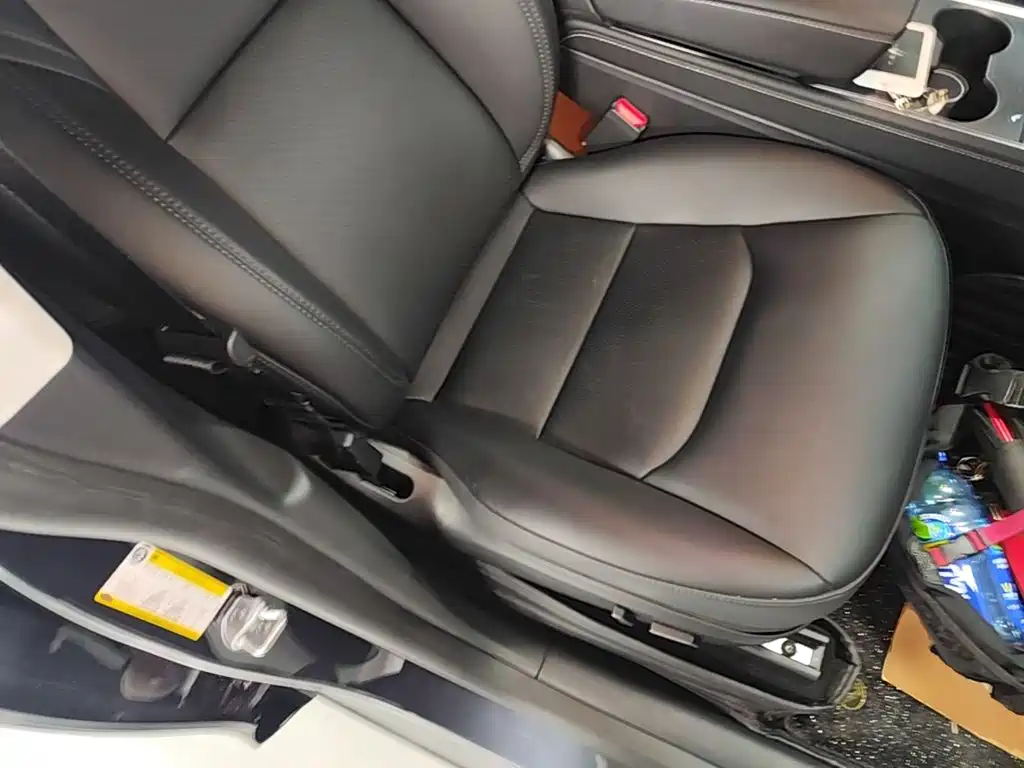 Tesla Model Y — миниатюра 25