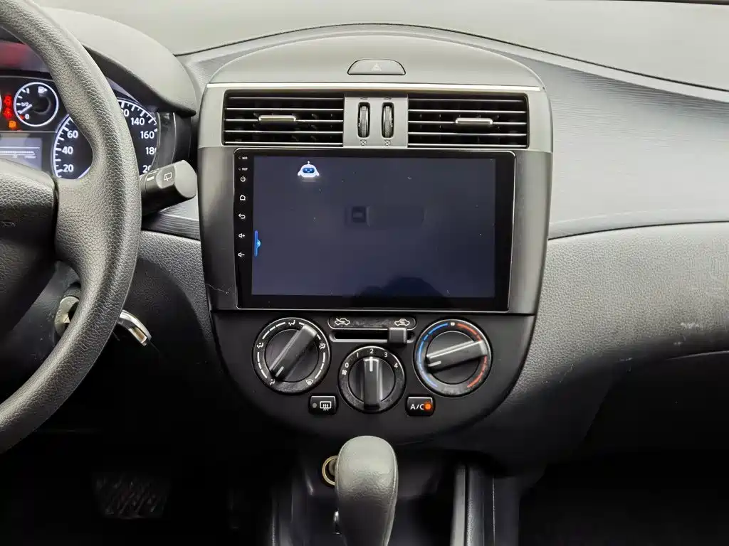 Nissan Tiida — миниатюра 12