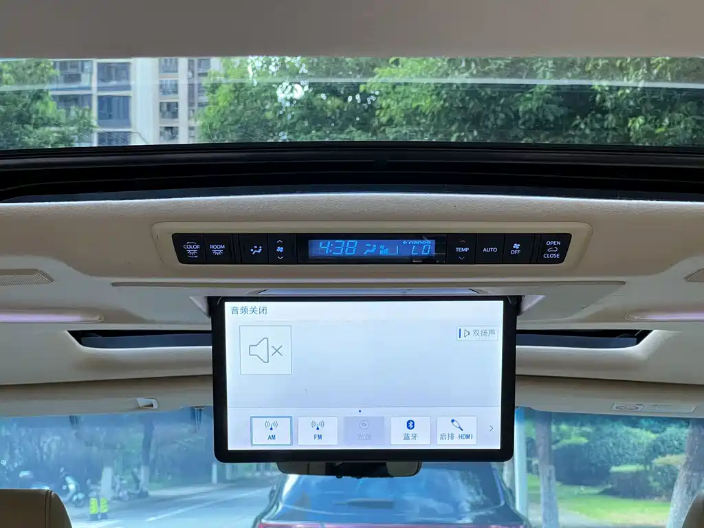 Toyota Alphard — миниатюра 21