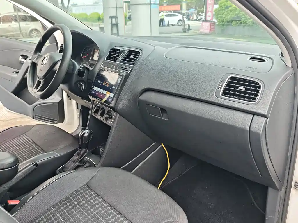 Volkswagen Polo — миниатюра 18