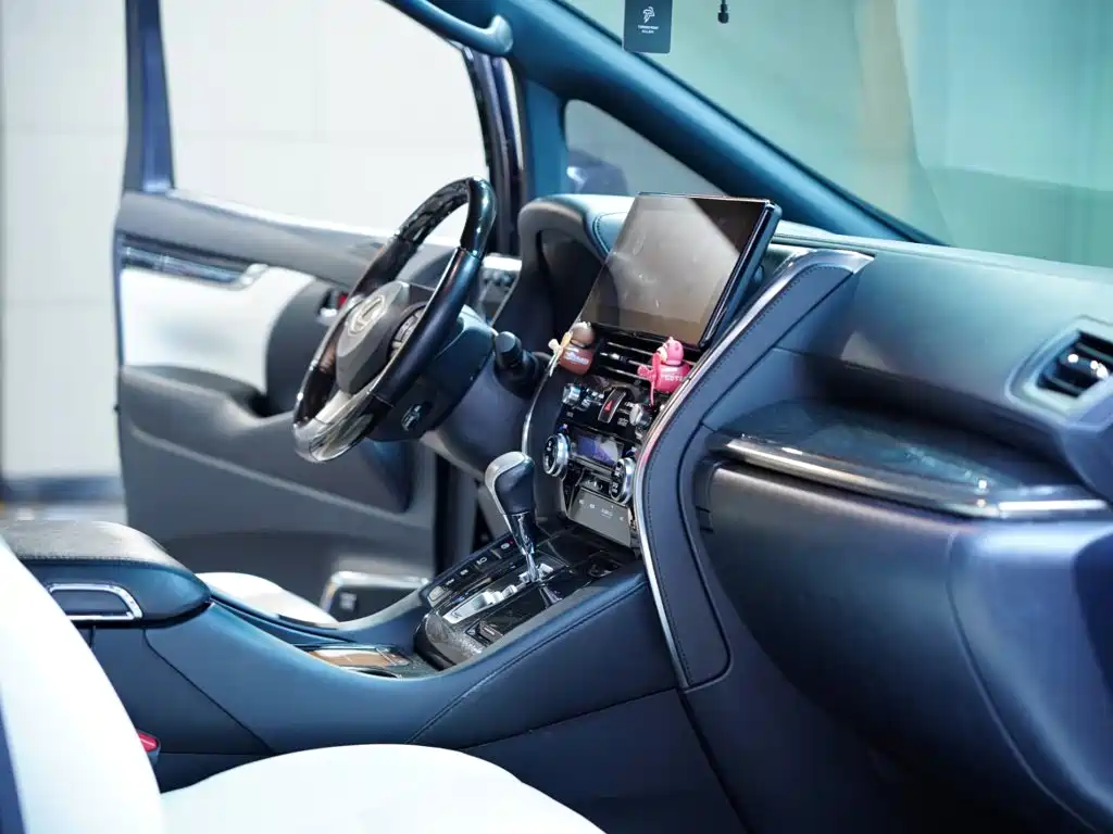 Lexus LM — миниатюра 40