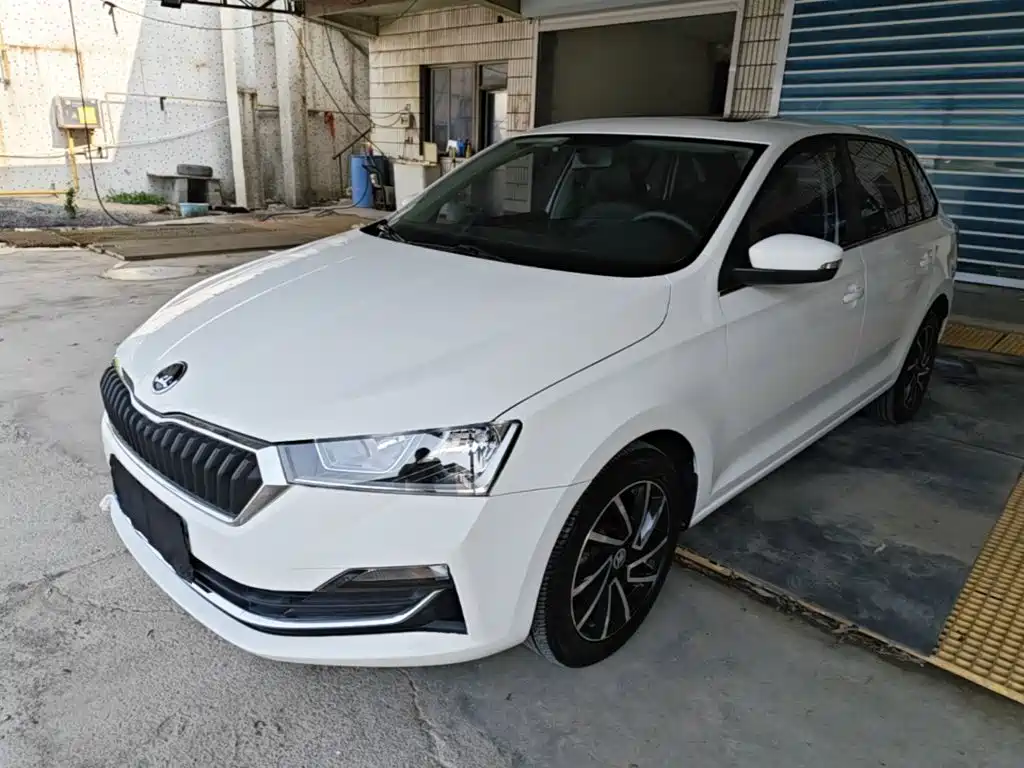 Skoda Rapid Spaceback — миниатюра 2