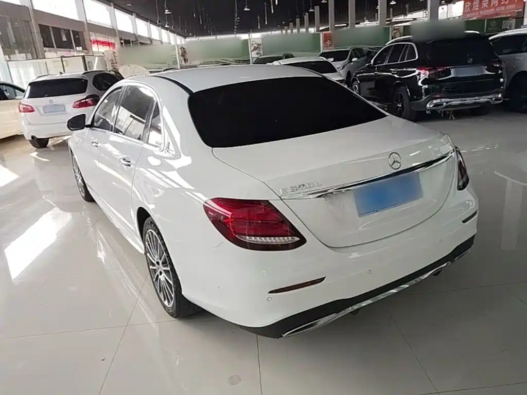 Mercedes-Benz E-Class — миниатюра 5
