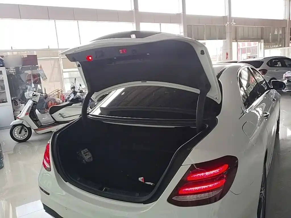 Mercedes-Benz E-Class — миниатюра 19
