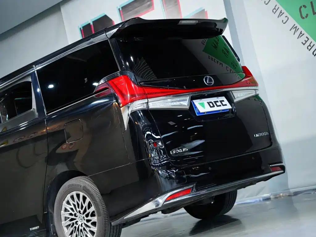 Lexus LM — миниатюра 49