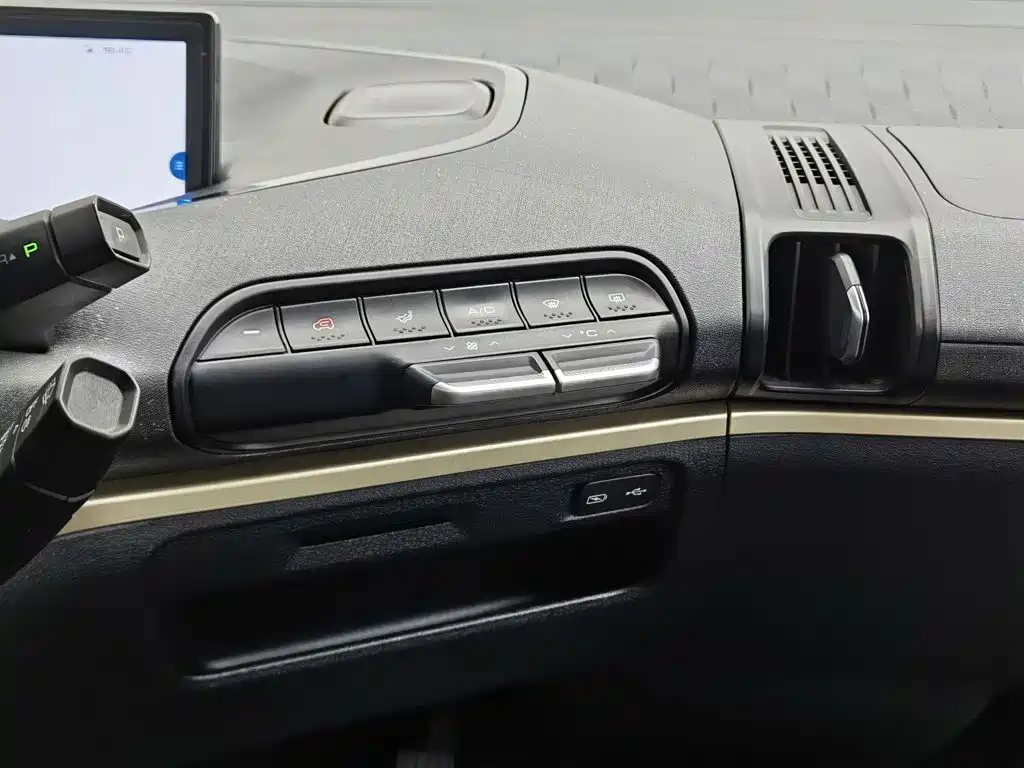 Baojun KiWi EV — миниатюра 12