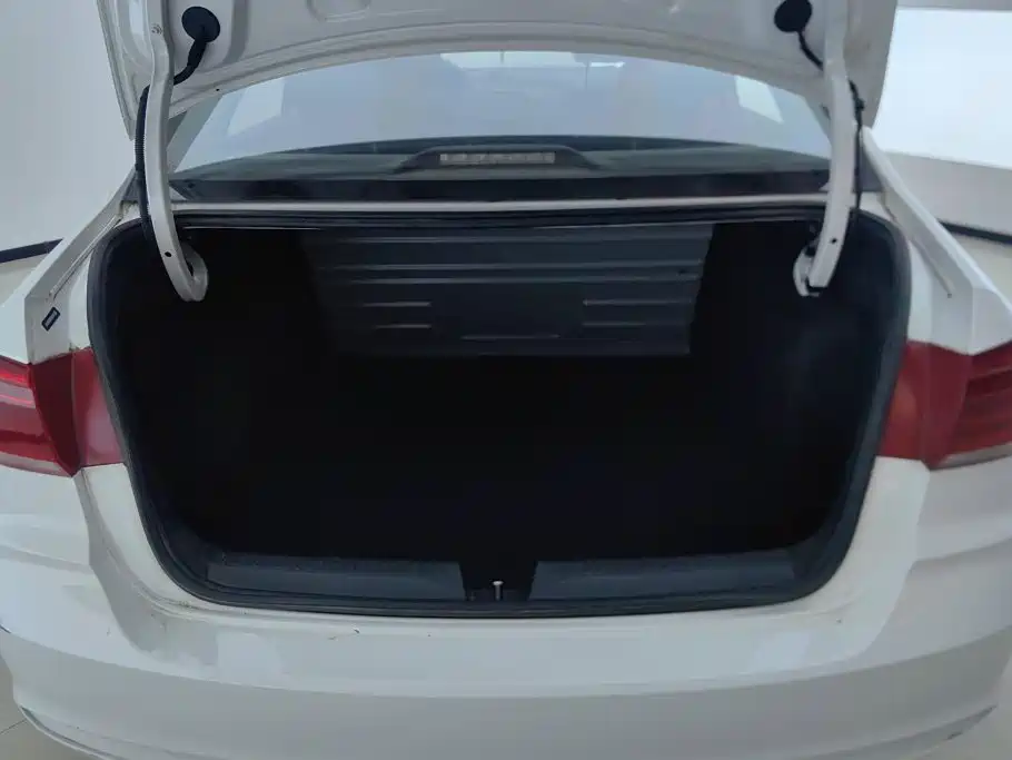 Volkswagen Santana — миниатюра 4