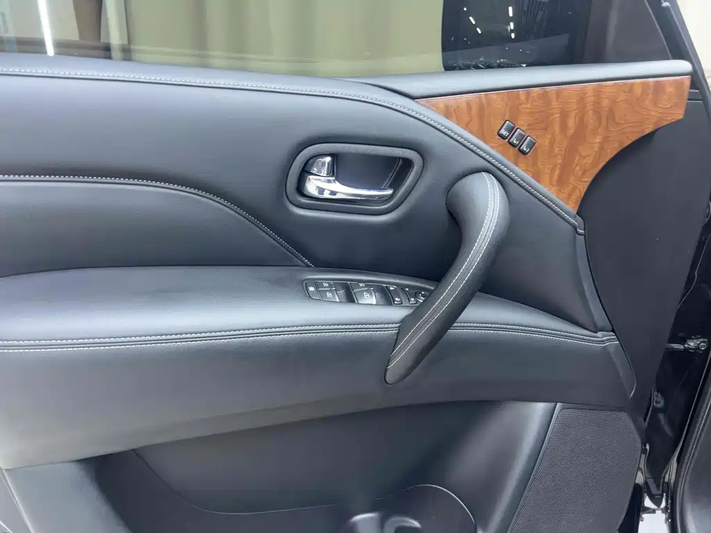Infiniti QX80 — миниатюра 3