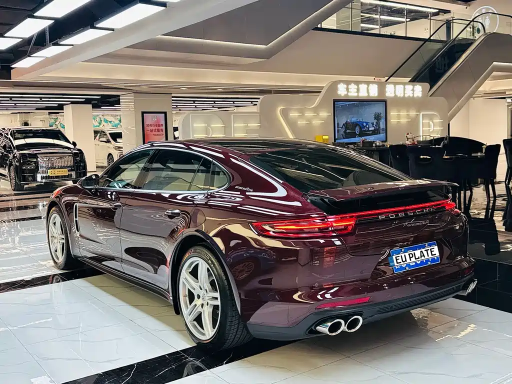 PORSCHE PANAMERA