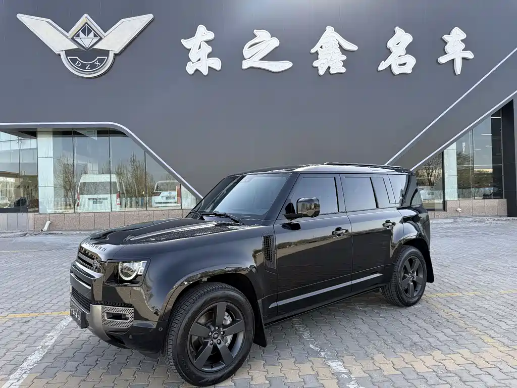 Land Rover Defender 2024