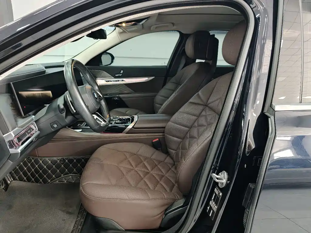BMW 7 Series — миниатюра 7