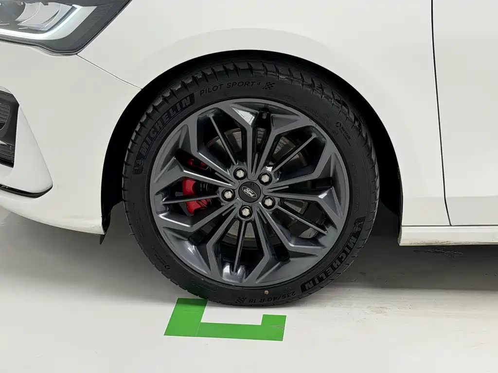 Ford Focus 2022 EcoBoost 180 AT ST Line