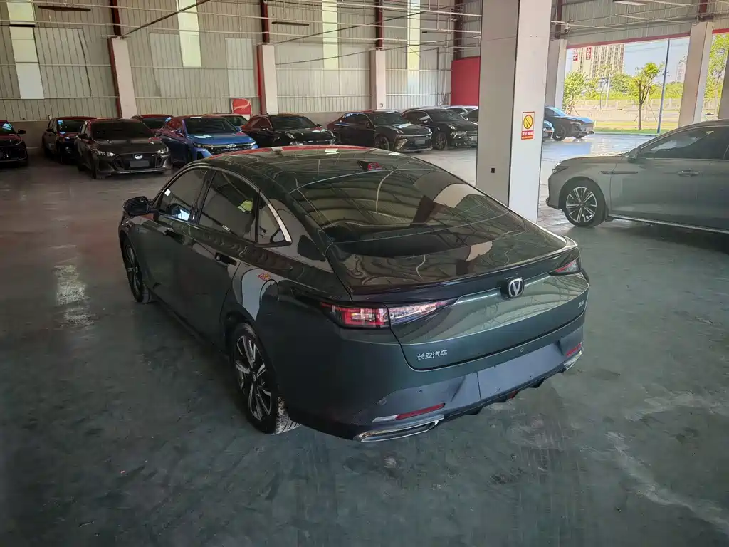 Changan Yida — миниатюра 4