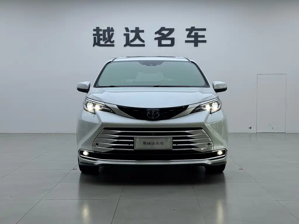 Toyota Sienna — миниатюра 2