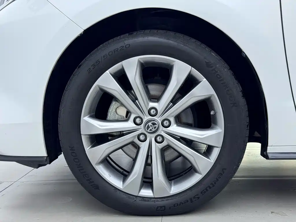 Toyota Sienna — миниатюра 18