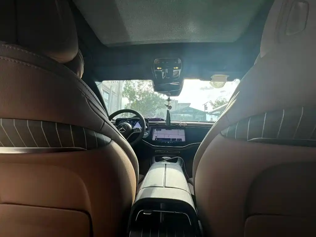 Mercedes-Benz E-Class — миниатюра 8