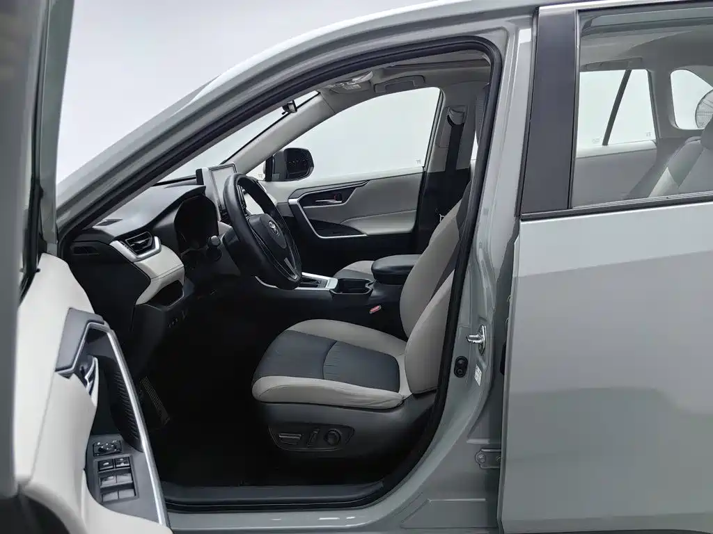 Toyota RAV4 — миниатюра 10