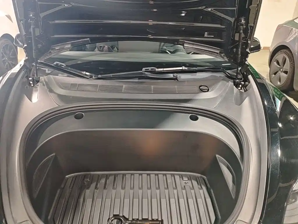 Tesla Model 3 — миниатюра 20