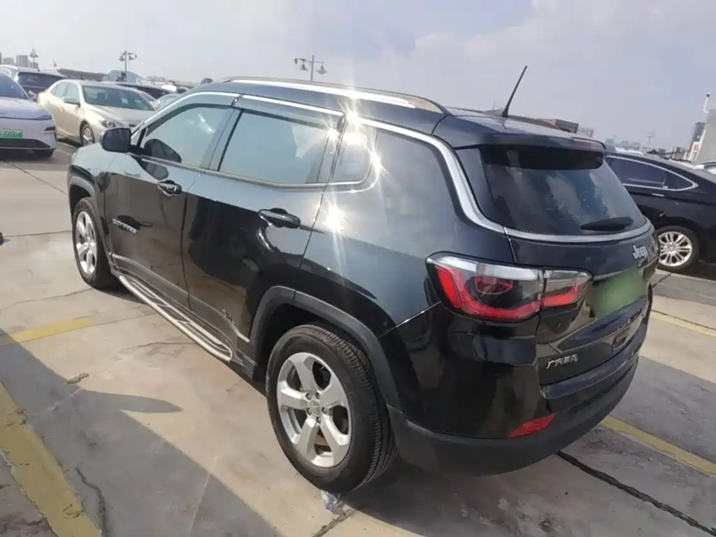 Jeep Compass — миниатюра 5
