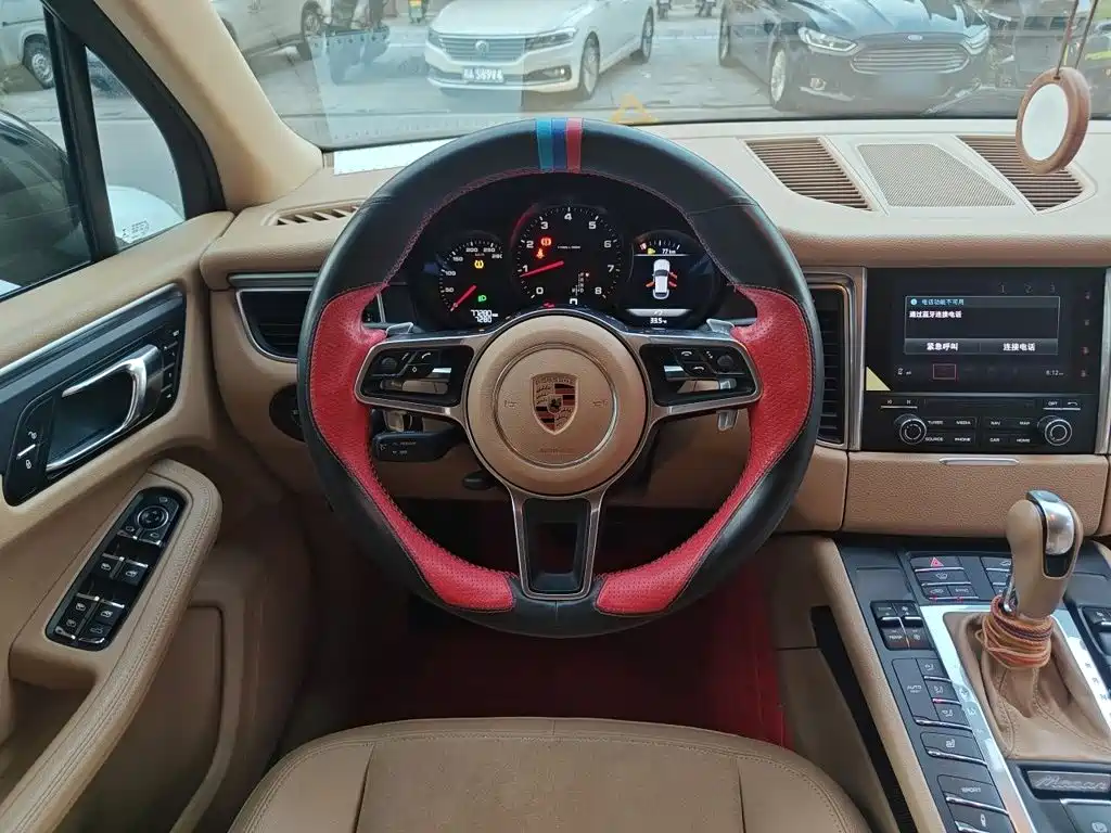 Porsche Macan — миниатюра 3