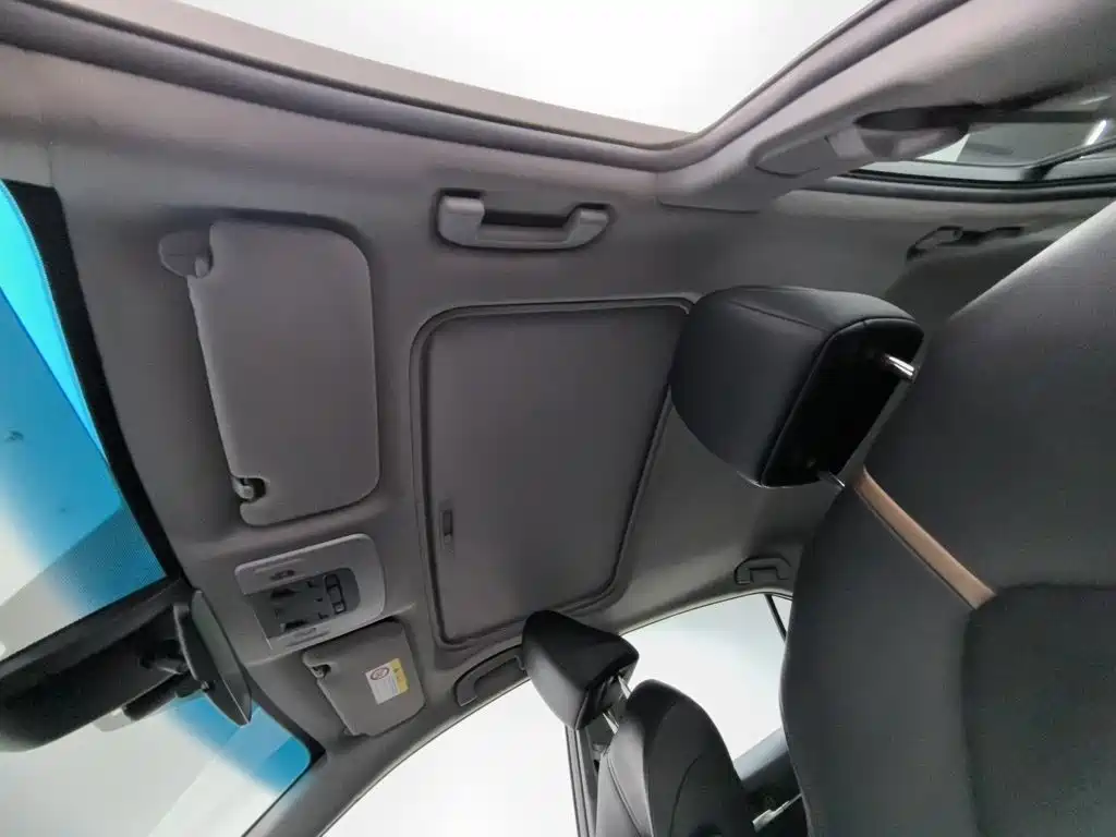 Toyota Camry — миниатюра 14