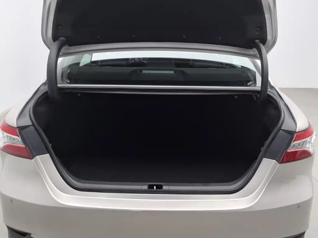 Toyota Camry — миниатюра 16