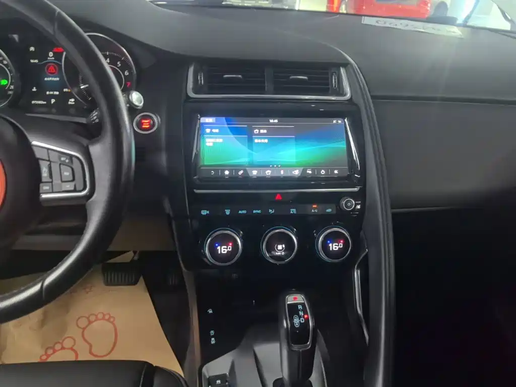Jaguar E-PACE — миниатюра 13