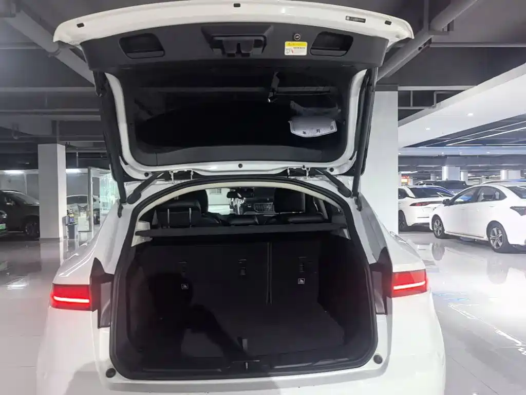 Jaguar E-PACE — миниатюра 19