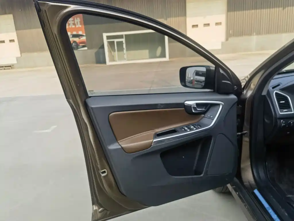 Volvo XC60 — миниатюра 10