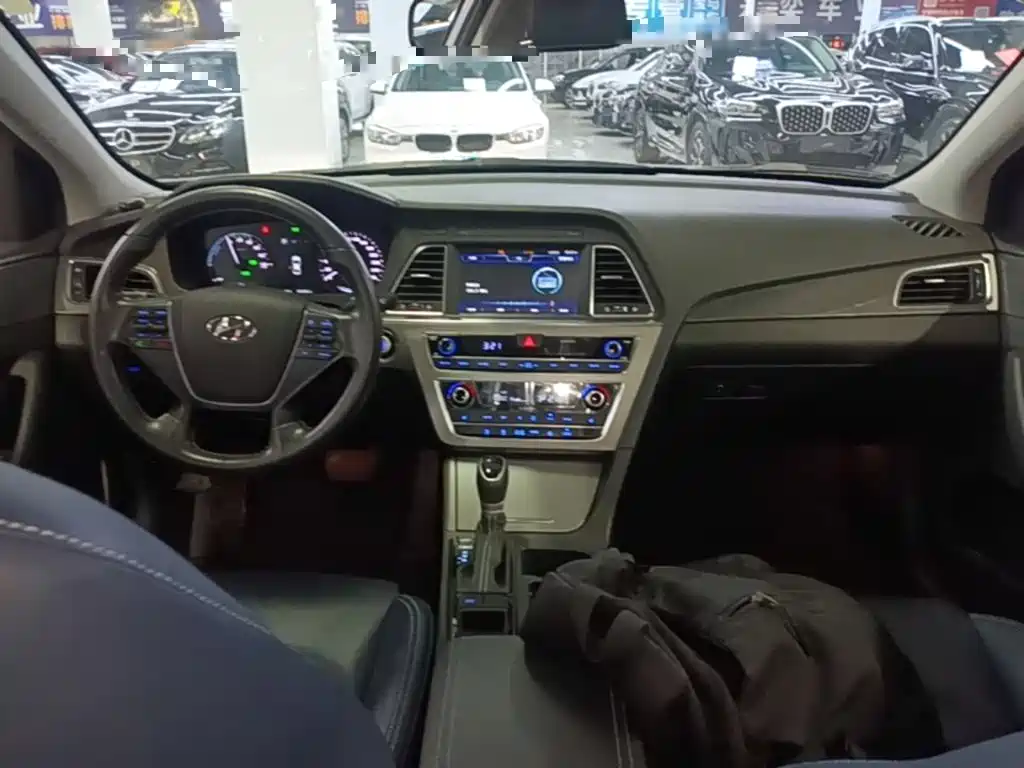 Hyundai Sonata — миниатюра 10