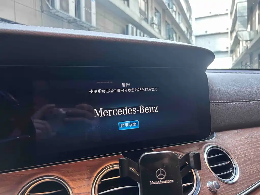 Mercedes-Benz E-Class — миниатюра 17