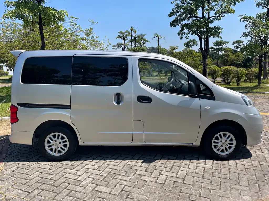 Nissan NV200 — миниатюра 11