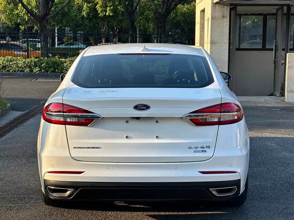 Ford Mondeo — миниатюра 6