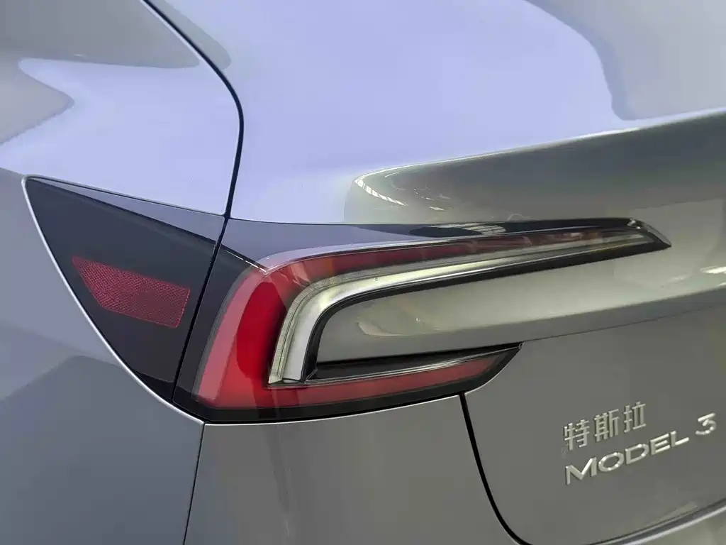 Tesla Model 3 — миниатюра 8