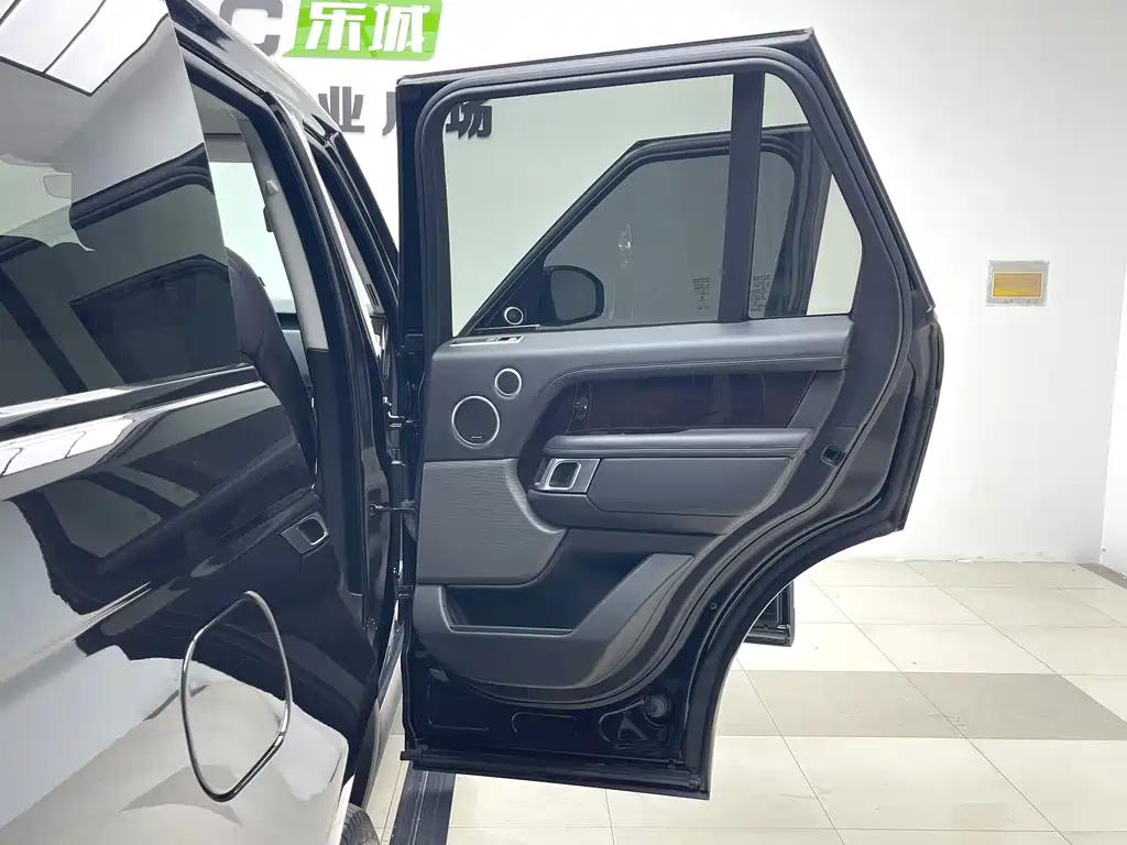 Land Rover Range Rover — миниатюра 7