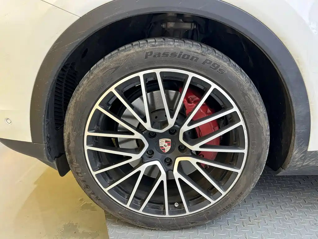 Porsche Cayenne — миниатюра 10