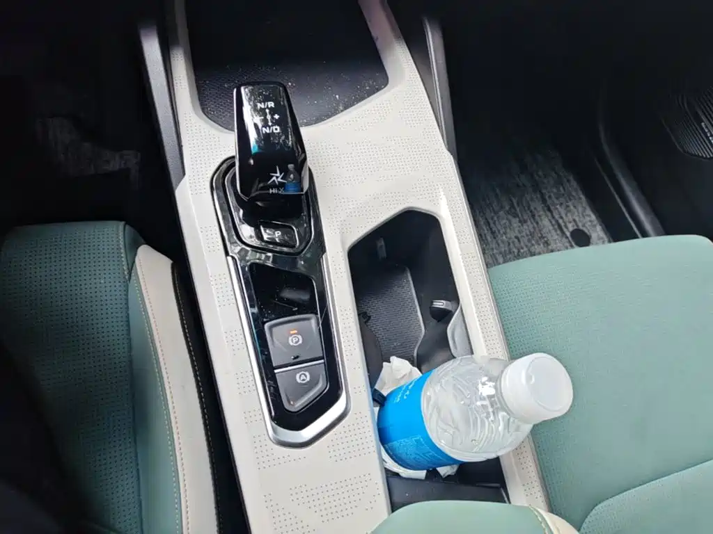 Geely L HiP — миниатюра 19