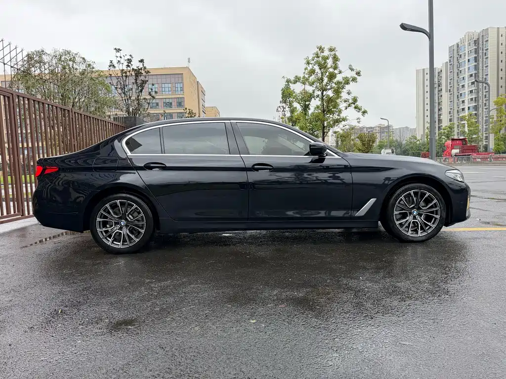 BMW 5 Series — миниатюра 16