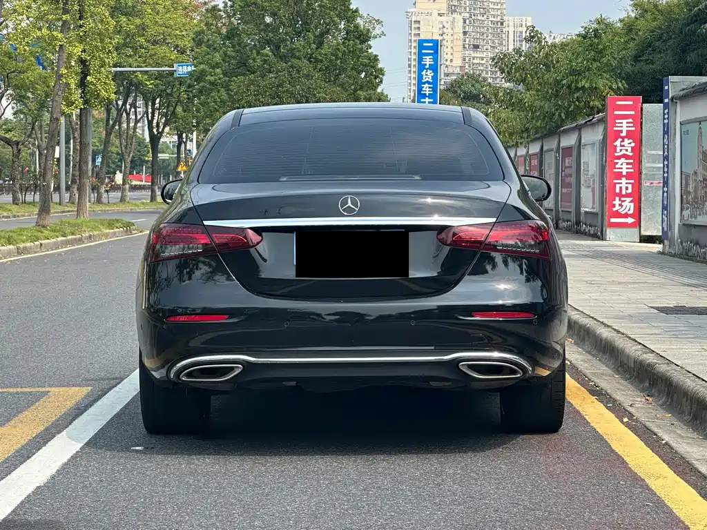 Mercedes-Benz E-Class — миниатюра 11