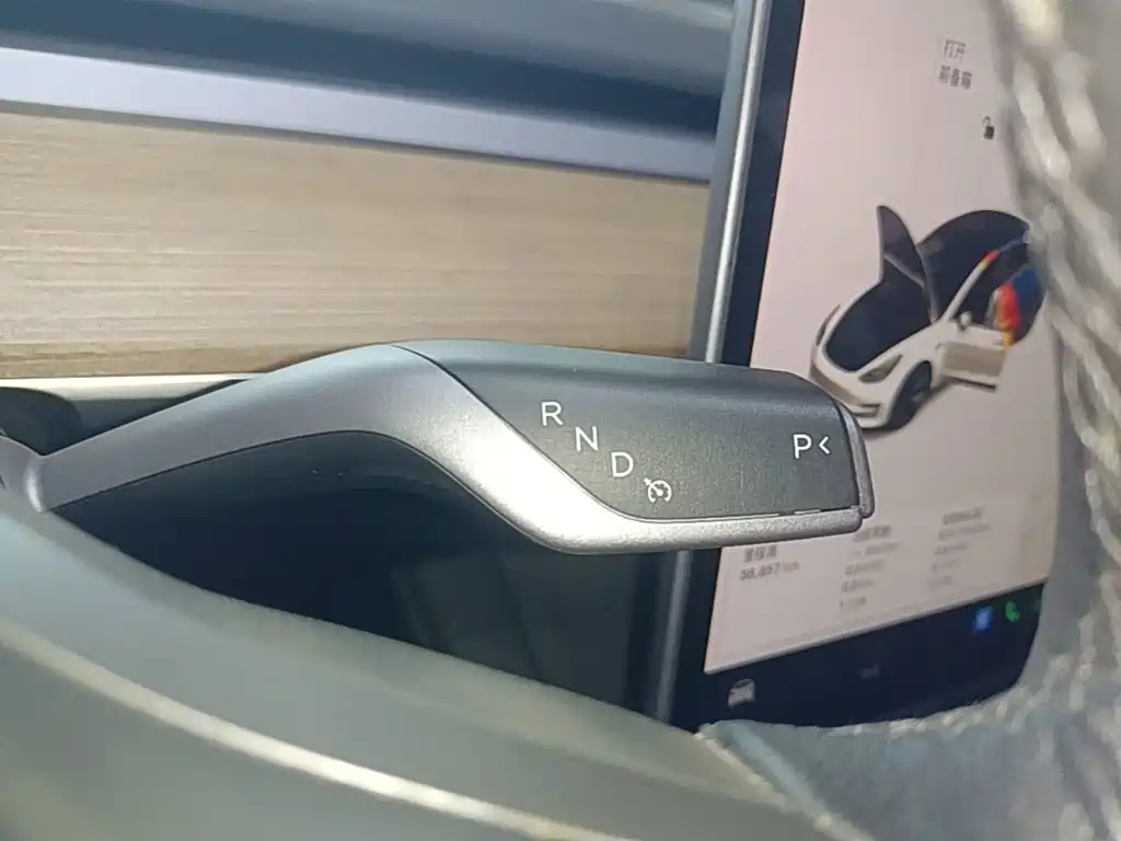 Tesla Model 3 — миниатюра 14