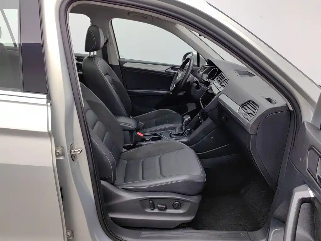 Volkswagen Tiguan L — миниатюра 23