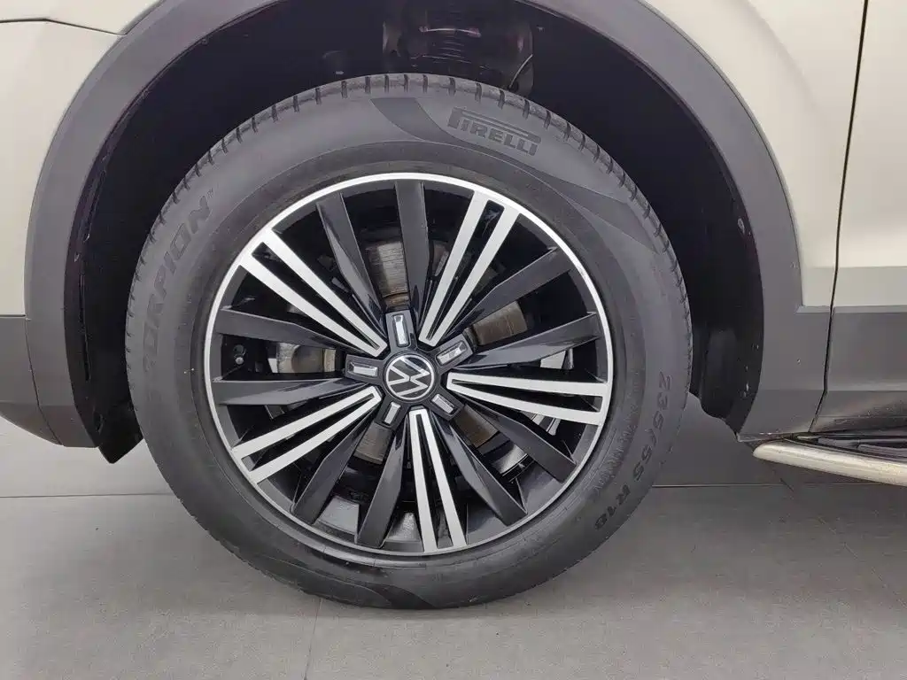 Volkswagen Tiguan L — миниатюра 17