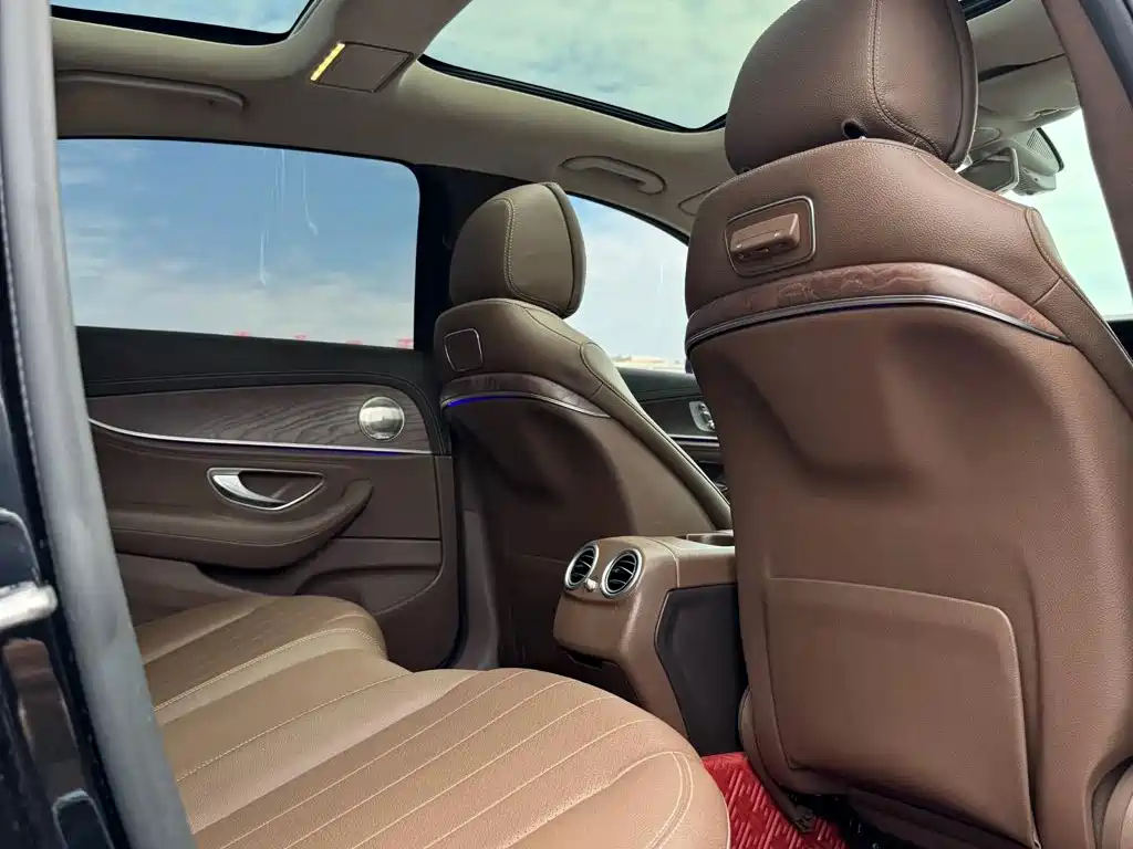Mercedes-Benz E-Class — миниатюра 5