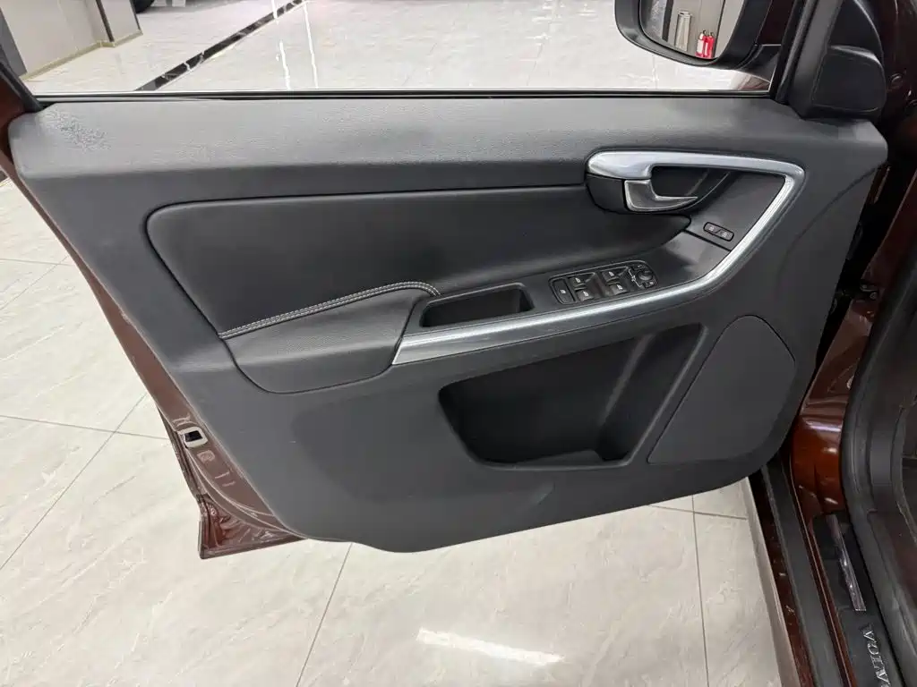 Volvo XC60 — миниатюра 6